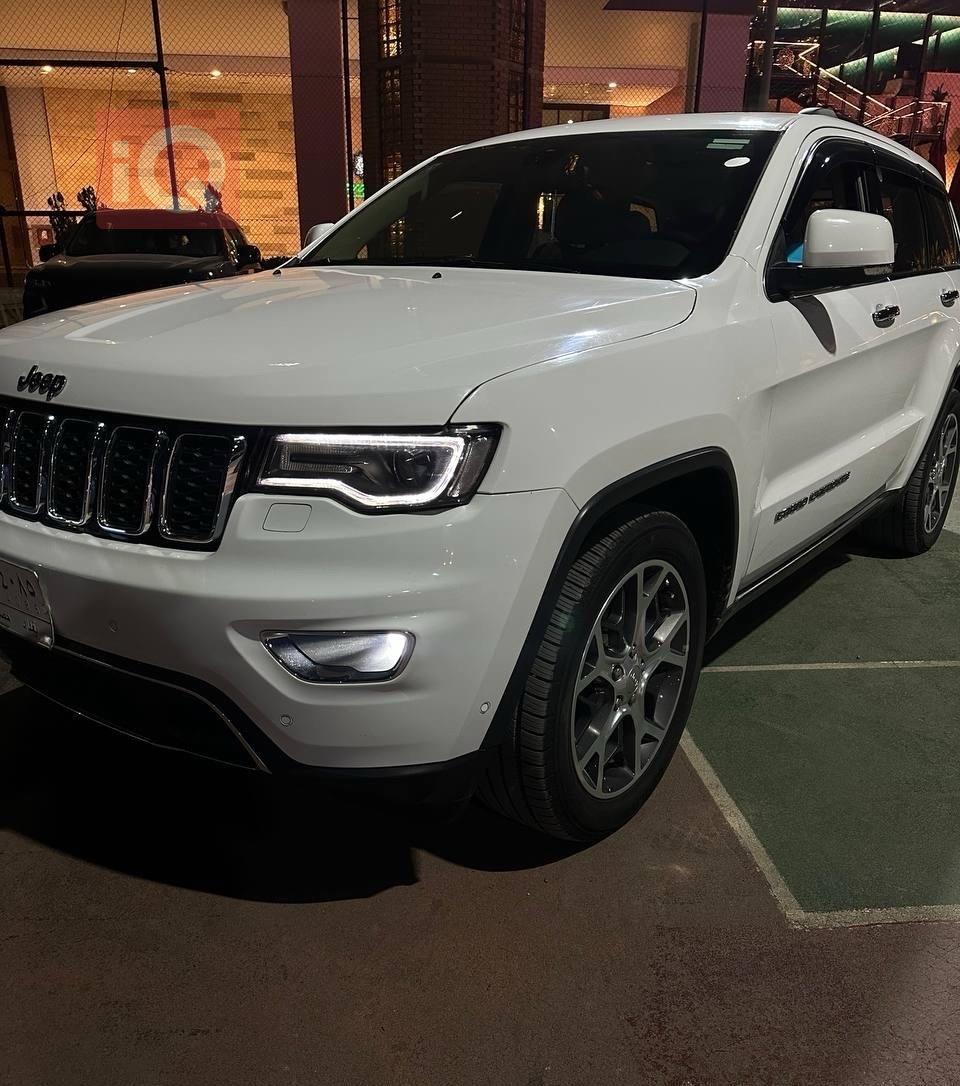 جیپ گراند شیرۆکی